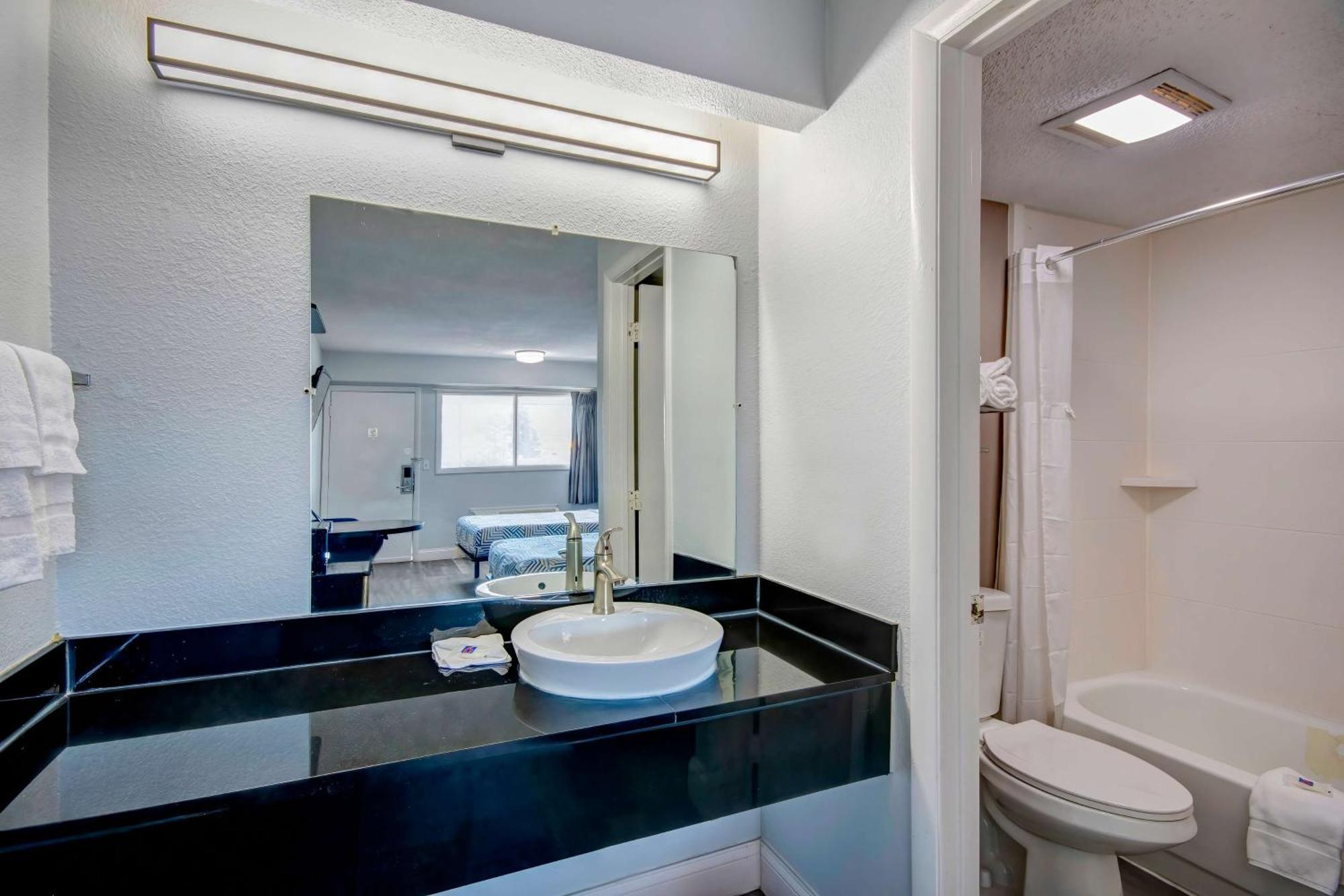 Motel 6 Columbus Oh - Osu North Ngoại thất bức ảnh