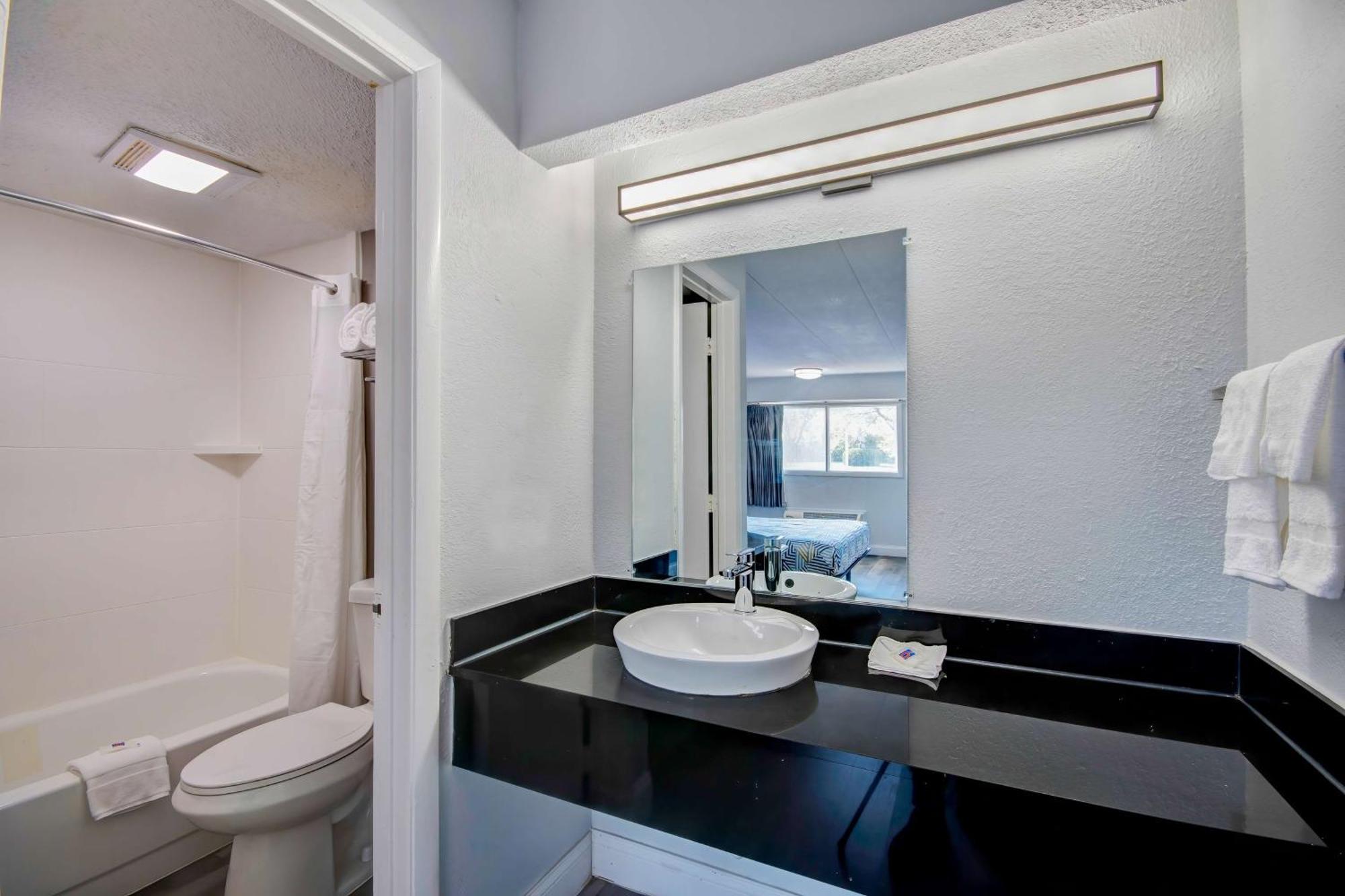 Motel 6 Columbus Oh - Osu North Ngoại thất bức ảnh